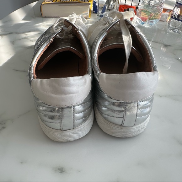 Barely worn Donald pliner sneakers - Picture 4 of 5